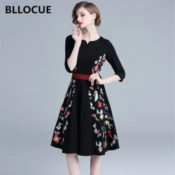 BLLOCUE Naujas Mados 2020 Dizaineris kilimo ir tūpimo Tako Suknelė Moterų V-Kaklo Atsitiktinis Juodos spalvos Gėlių Siuvinėjimas Kontrasto Spalvų Suknelė Vestidos